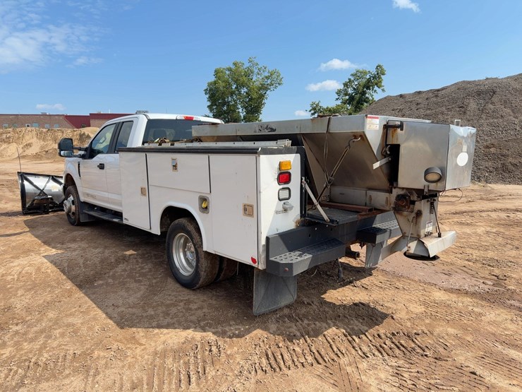 2017-ford-f350-xl-image-3