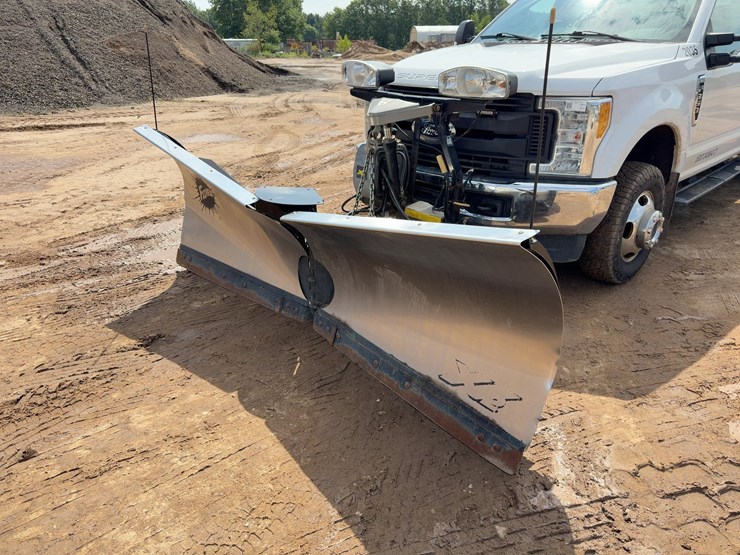 2017-ford-f350-xl-image-9