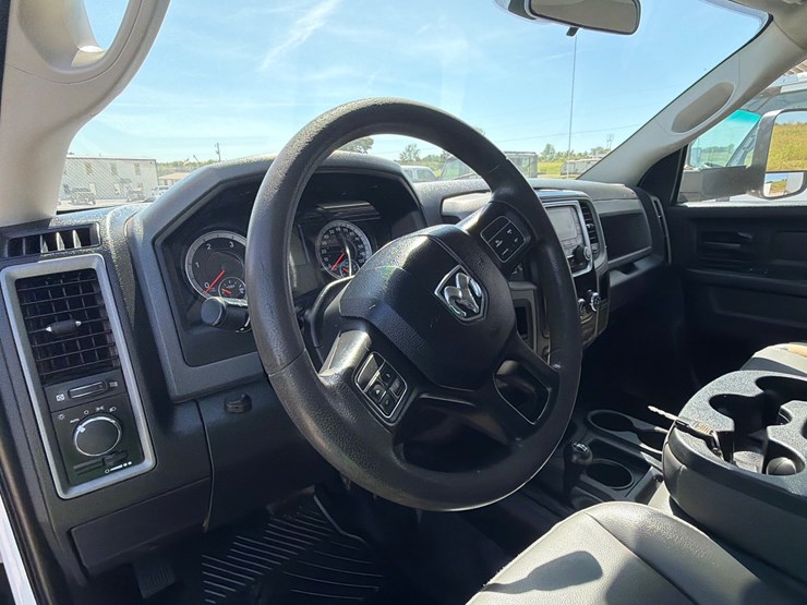 2016-dodge-3500-image-17
