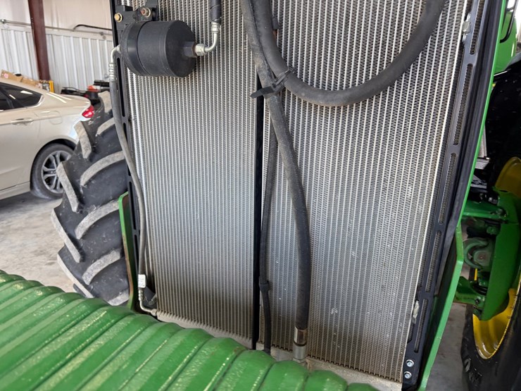 2011-john-deere-8285r-image-64