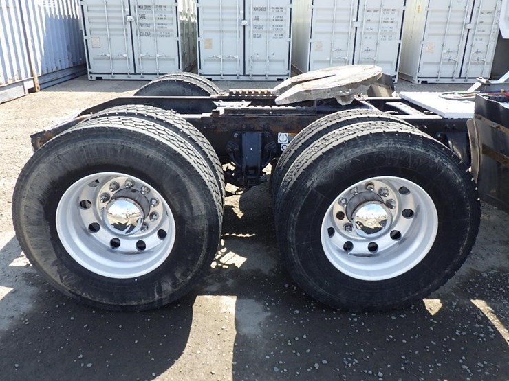 2015-peterbilt-375-image-12