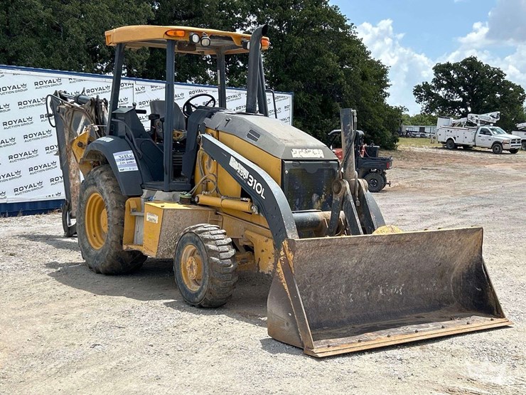 2018-deere-310l-image-4