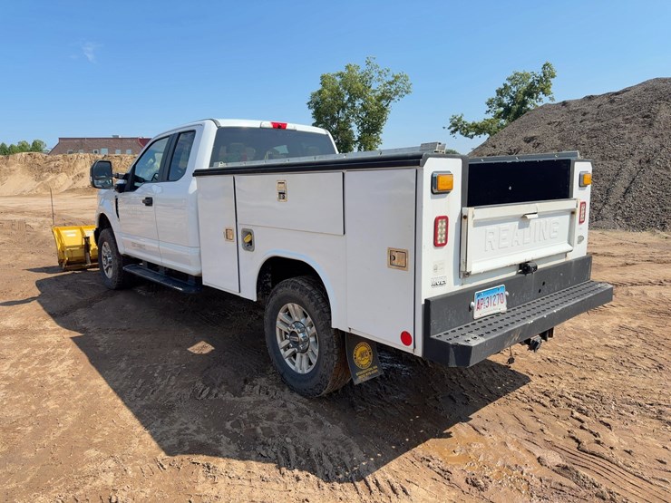 2019-ford-f350stx-utility-truck-image-3