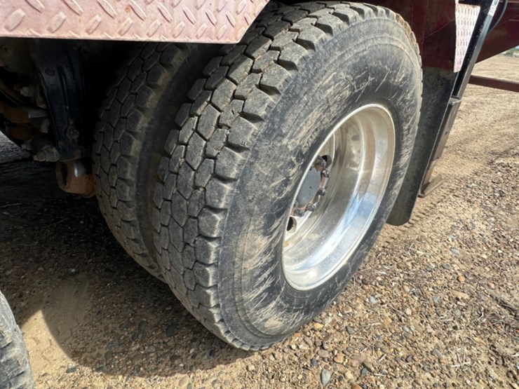 2012-peterbilt-365-image-13