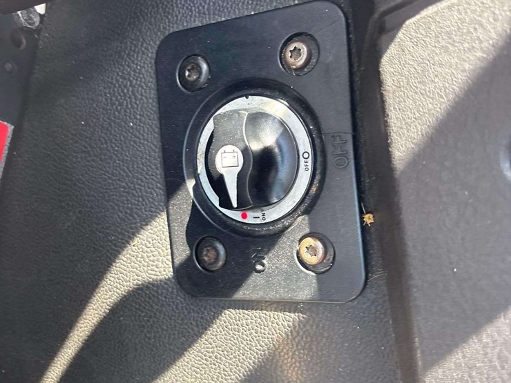 2014-freightliner-m2-106-image-20