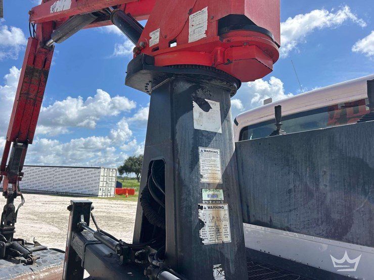 2017-freightliner-m2-106-image-38