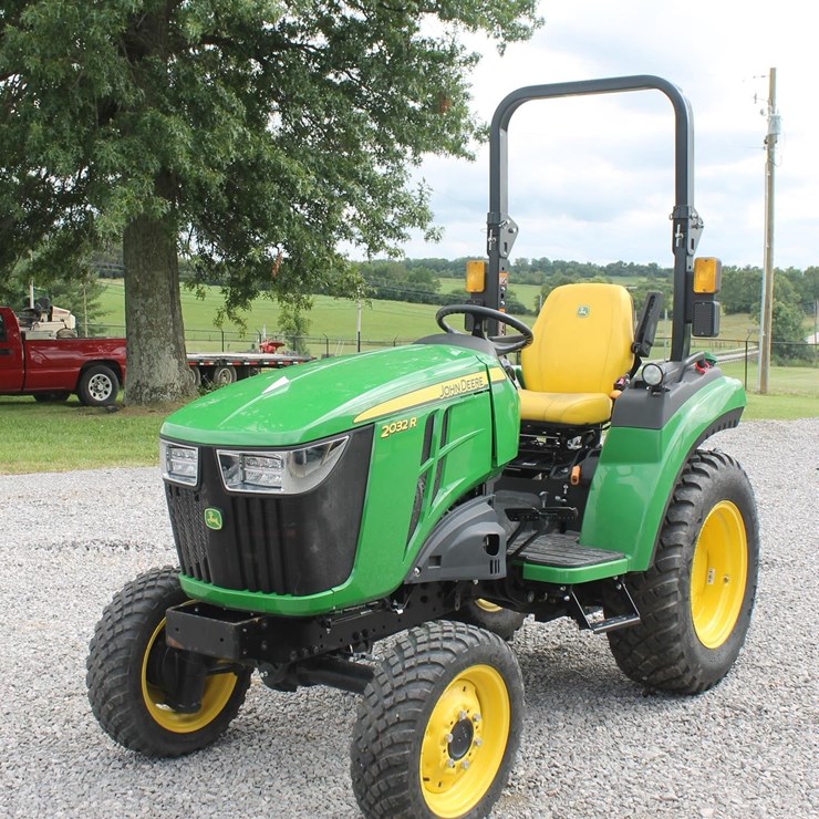 JOHN DEERE 2032R