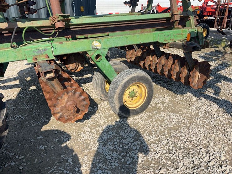 john-deere-325-image-17
