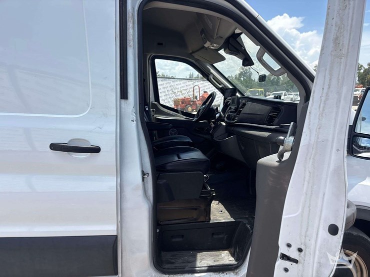 2022-ford-transit-image-17