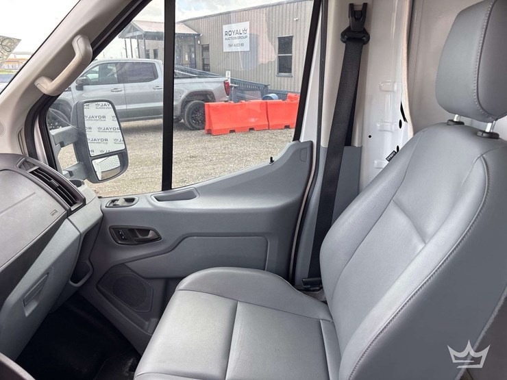 2016-ford-transit-image-19