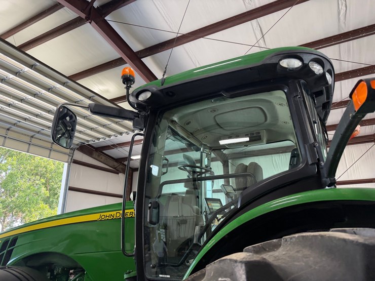 2011-john-deere-8285r-image-35