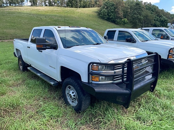 2017-chevrolet-2500hd-image-2