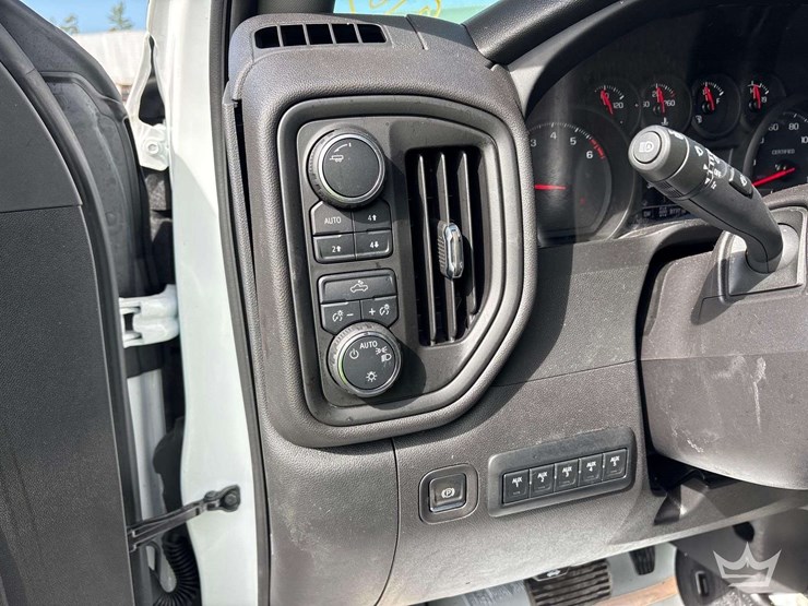 2025-chevrolet-silverado-1500-image-13