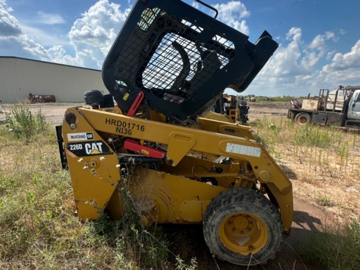 2017-caterpillar-226d-image-3