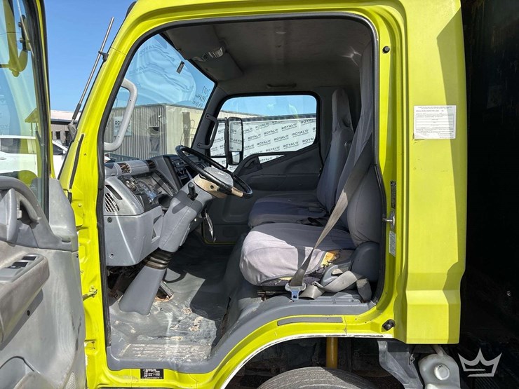 2007-mitsubishi-fuso-fe85d-image-13