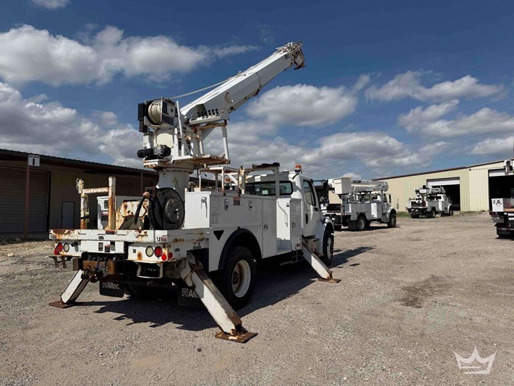 2016-freightliner-m2-106-image-4
