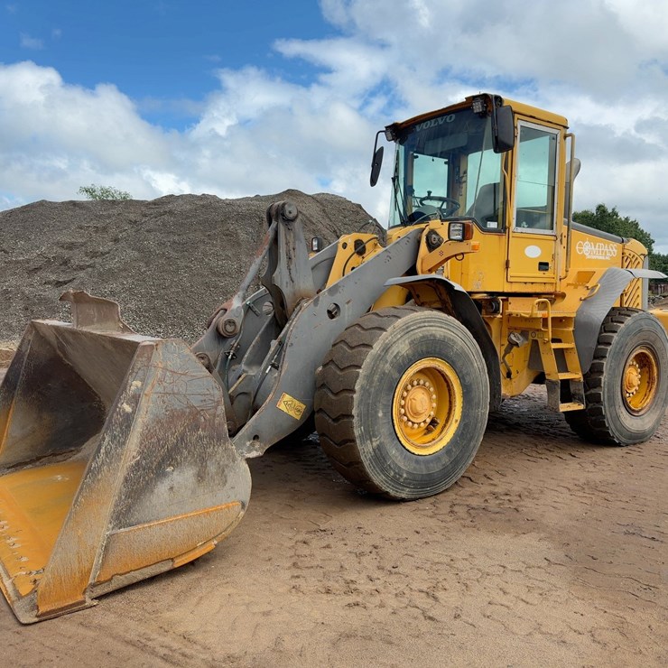 2003 VOLVO L90E