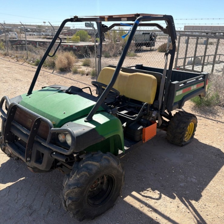 JOHN DEERE GATOR