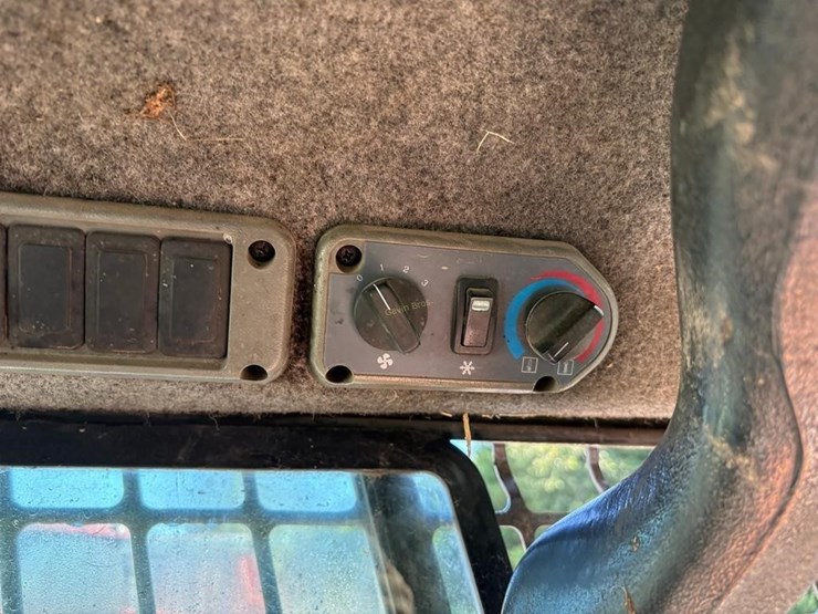 bobcat-s300-image-13