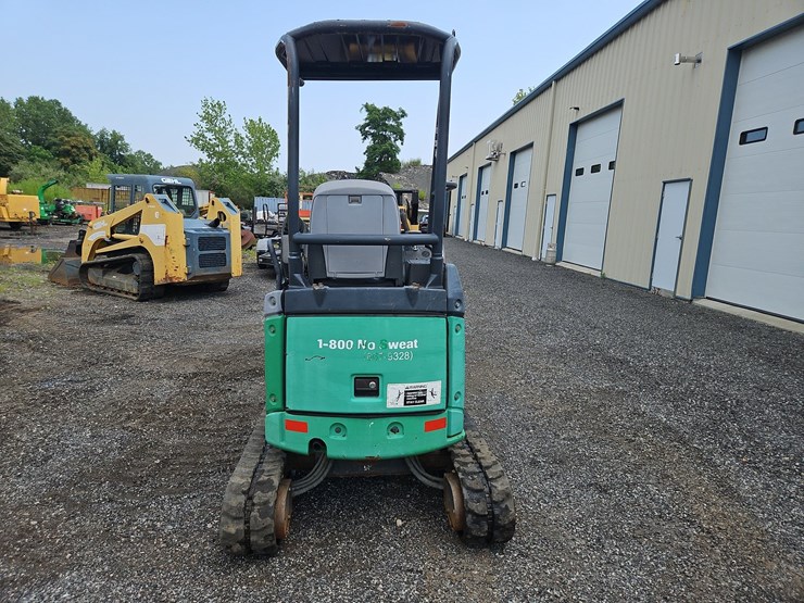 2012-deere-17d-image-4