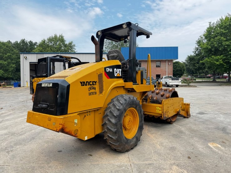 2013-caterpillar-cp44-image-3