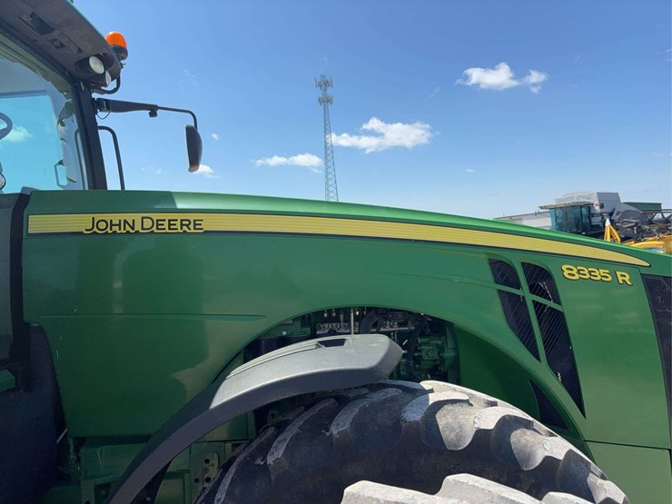 2012-john-deere-8335r-image-21