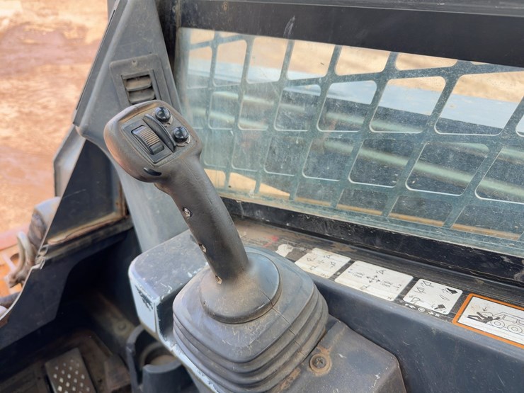 2013-deere-329e-image-20