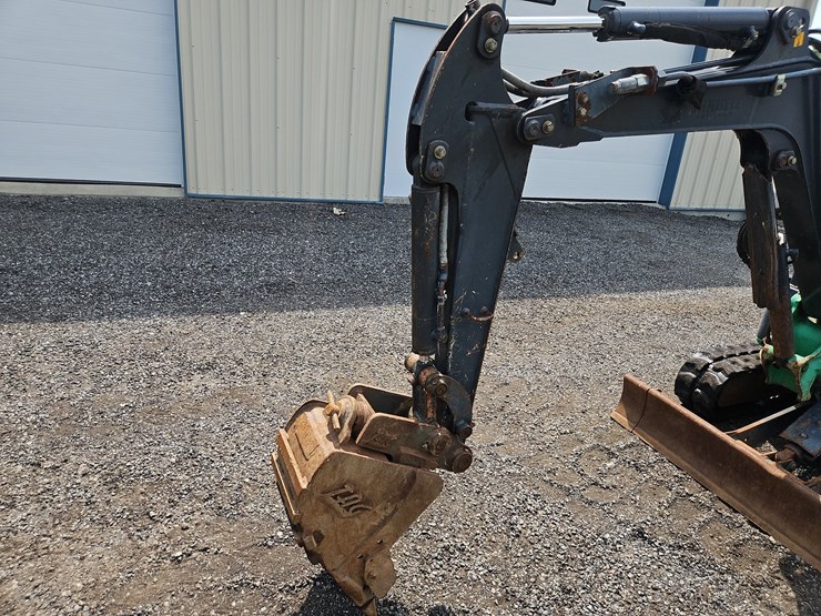 2012-deere-17d-image-11