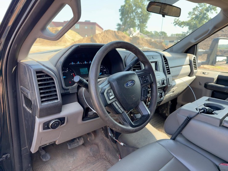 2017-ford-f550-xl-image-27