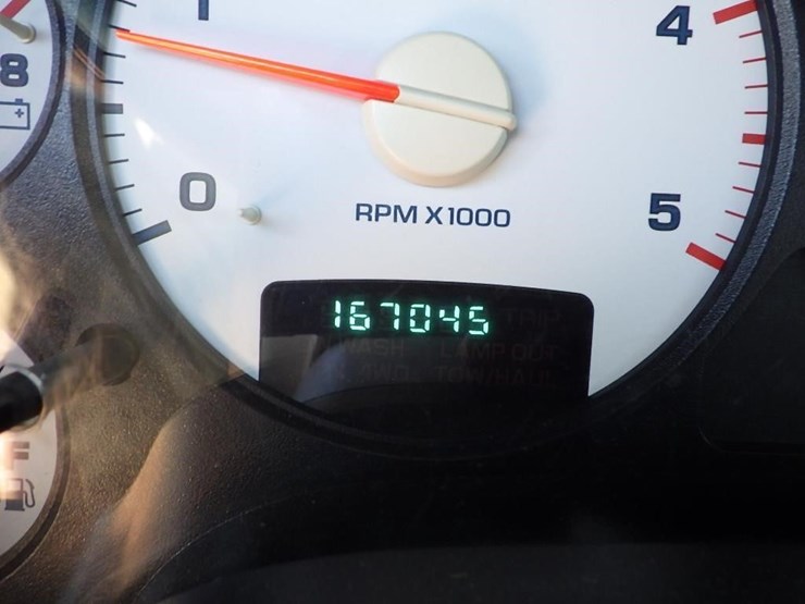 2004-dodge-2500-image-36
