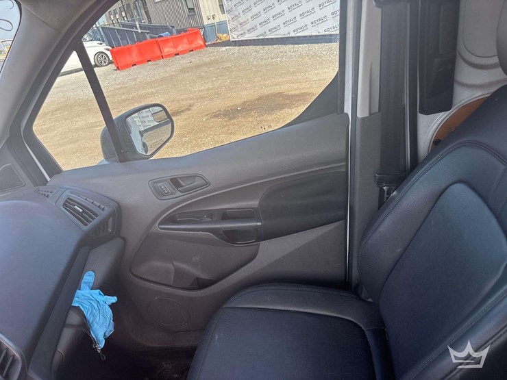 2021-ford-transit-connect-image-18
