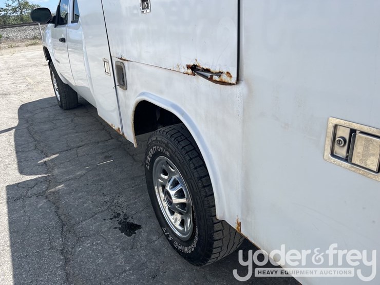 2011-gmc-sierra-2500hd-image-28