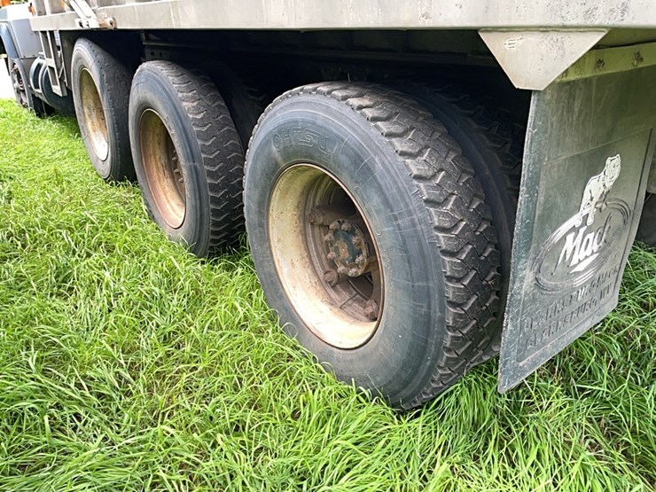 1992-mack-dump-truck-vn:1m2p264c8nm010691-image-5