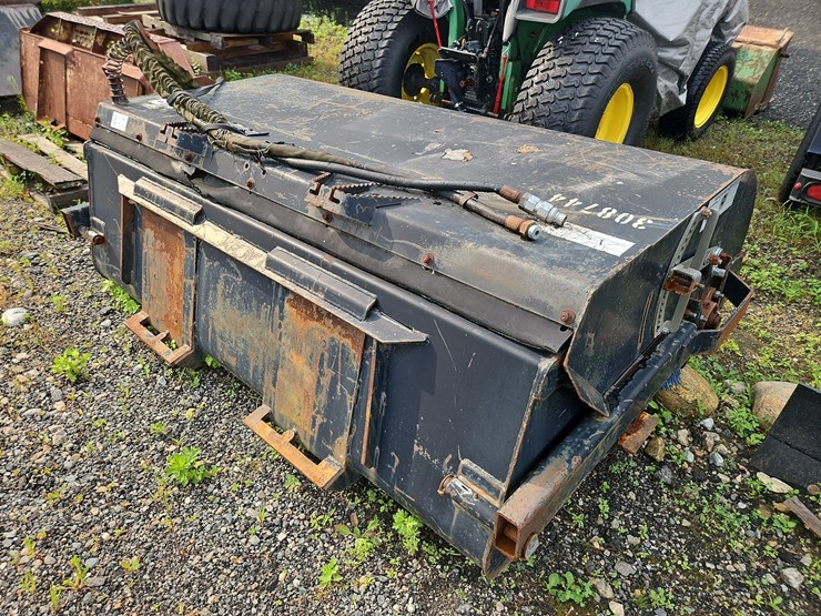 bradco-br72-sweeper-attachment-image-3