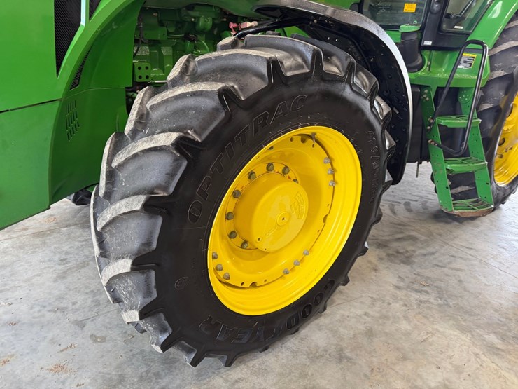 2011-john-deere-8285r-image-10