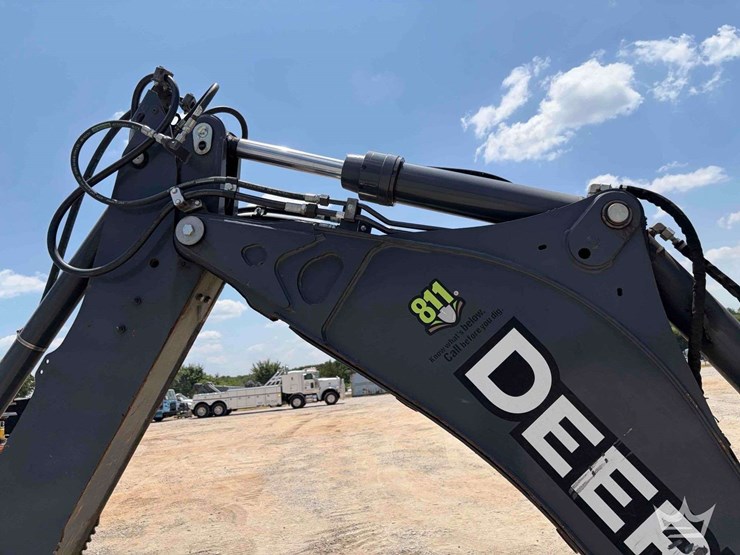 2020-deere-310l-image-30