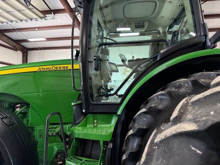 2011-john-deere-8285r-image-36