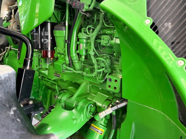 2011-john-deere-8285r-image-68