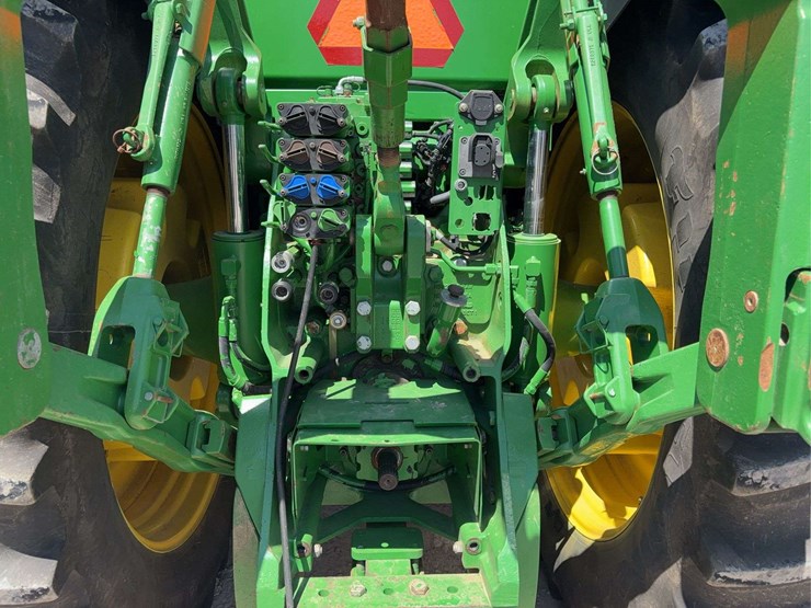 2012-john-deere-8335r-image-11