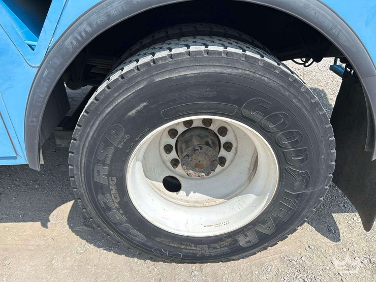 2011-international-durastar-4300-image-38