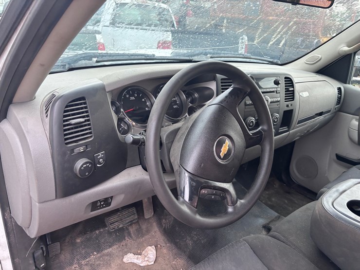 2013-chevrolet-3500-image-7