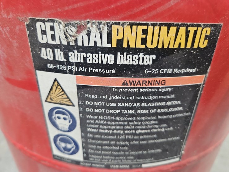 central-pneumatic-40#-sand-blast-pot-image-4