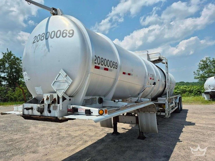 2014-mueller-8,400-gallon-t/a-chemical-tanker-trailer-image-1