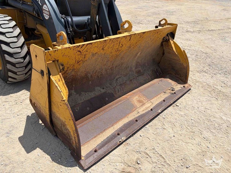 2020-deere-310l-image-22