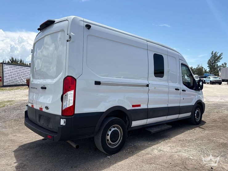 2022-ford-transit-image-3