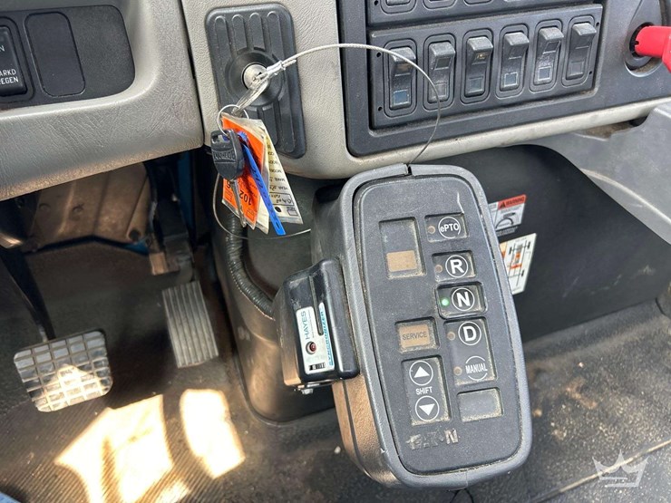2011-international-durastar-4300-image-16