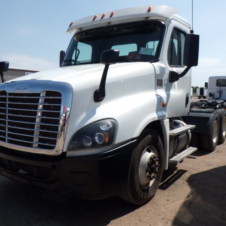 2017 FREIGHTLINER CASCADIA 125