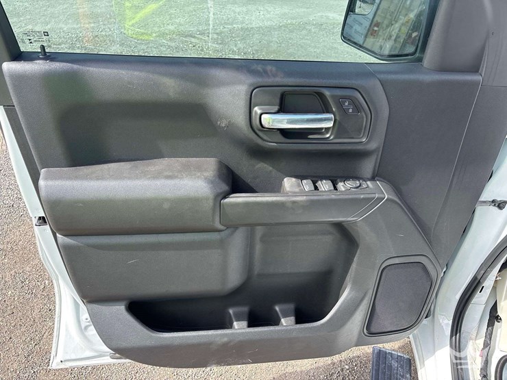 2025-chevrolet-silverado-1500-image-12