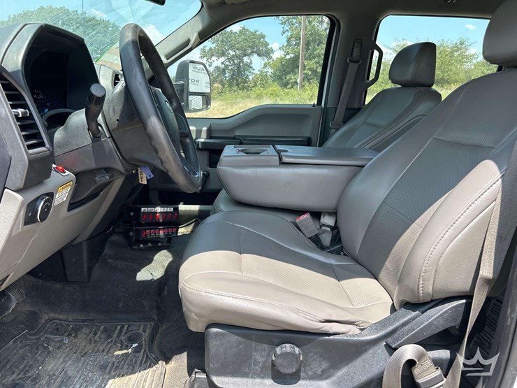2017-ford-f550-image-12