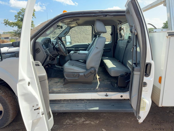 2016-ford-f350-xl-image-24